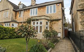 33 Crescent Gardens